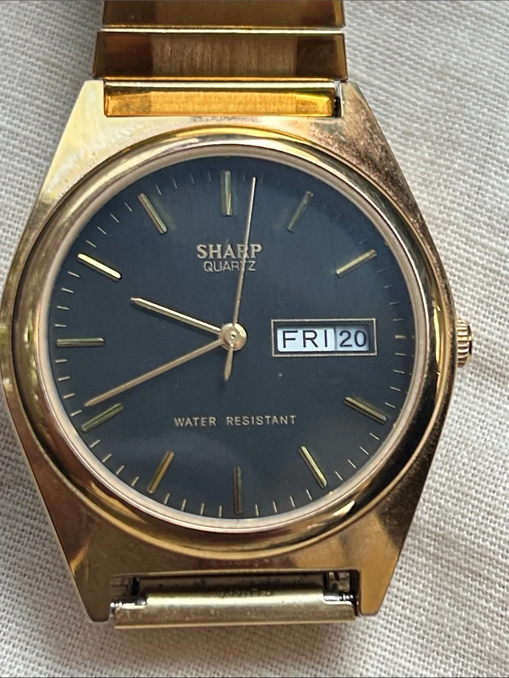 Vintage Gold-Tone Men’s Quartz Watch with Blue Dial